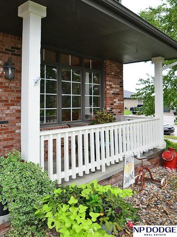 2110 Aberdeen Plaza, Papillion, NE 68133