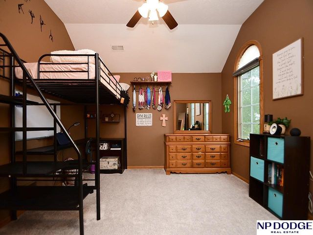 2110 Aberdeen Plaza, Papillion, NE 68133