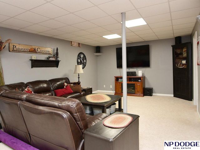 2110 Aberdeen Plaza, Papillion, NE 68133