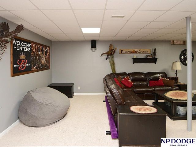 2110 Aberdeen Plaza, Papillion, NE 68133