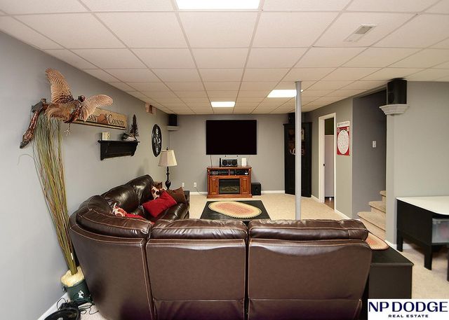 2110 Aberdeen Plaza, Papillion, NE 68133