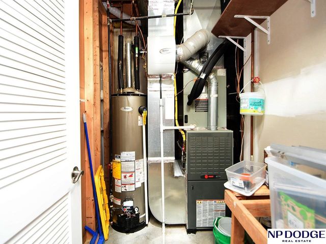 2110 Aberdeen Plaza, Papillion, NE 68133