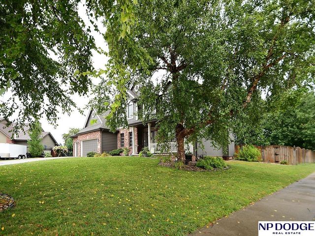 2110 Aberdeen Plaza, Papillion, NE 68133