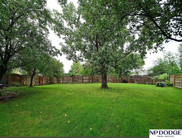 2110 Aberdeen Plaza, Papillion, NE 68133