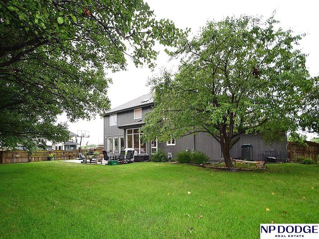 2110 Aberdeen Plaza, Papillion, NE 68133