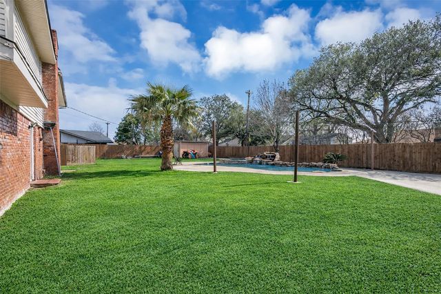 5007 Inverness Drive, Baytown, TX 77521