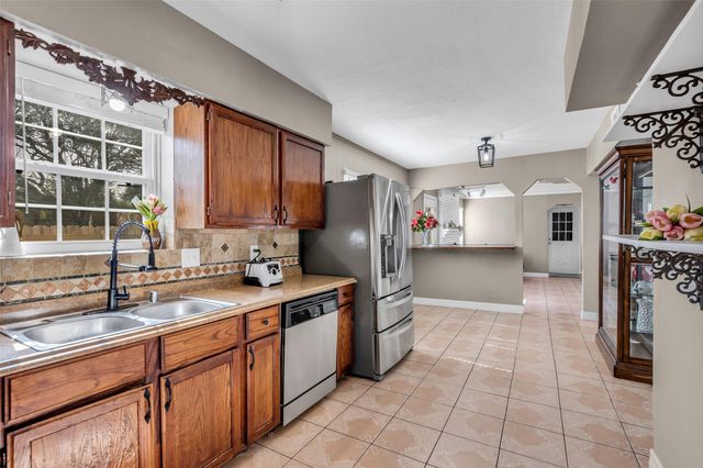 5007 Inverness Drive, Baytown, TX 77521