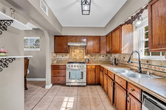 5007 Inverness Drive, Baytown, TX 77521