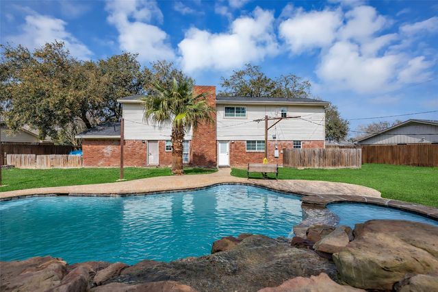 5007 Inverness Drive, Baytown, TX 77521