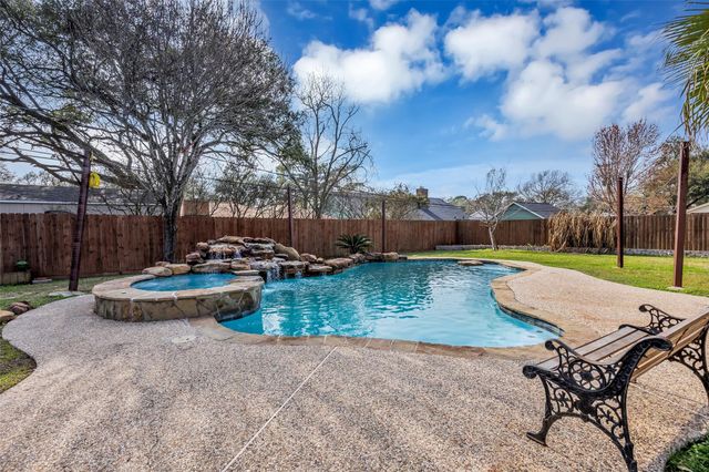 5007 Inverness Drive, Baytown, TX 77521