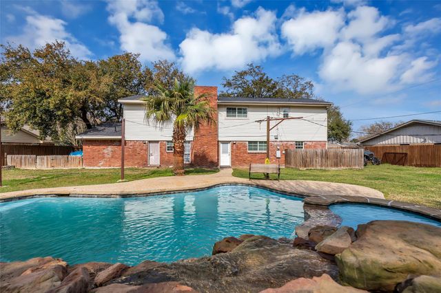 5007 Inverness Drive, Baytown, TX 77521