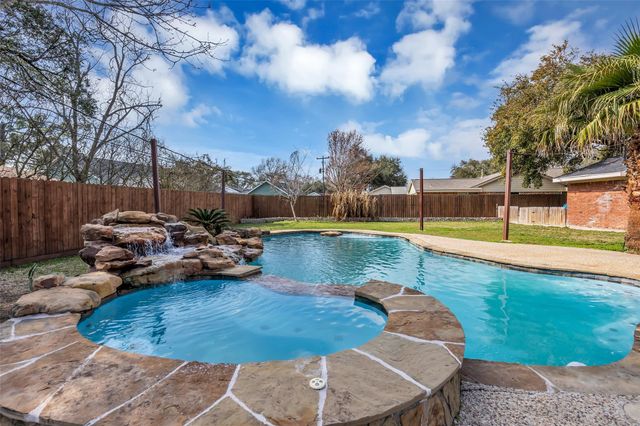 5007 Inverness Drive, Baytown, TX 77521