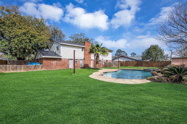 5007 Inverness Drive, Baytown, TX 77521