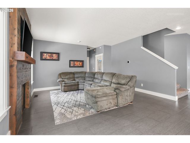364 Ne 20TH Ave, Canby, OR 97013