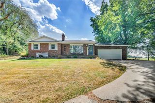 10387 Middlebranch Avenue NE, Hartville, OH 44632