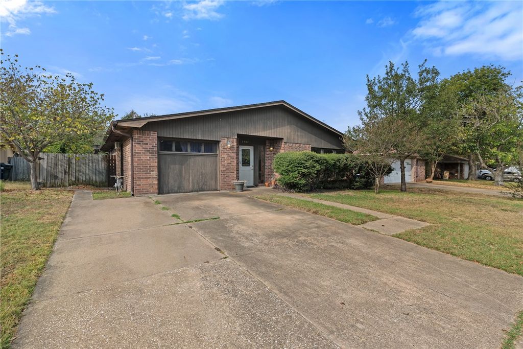 3402 Coastal Drive, College Station, TX 77845