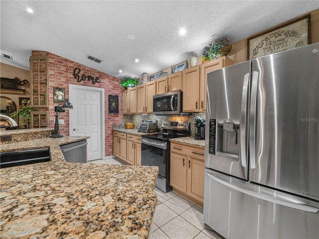 239 CHINA BERRY CIRCLE, Davenport, FL 33837