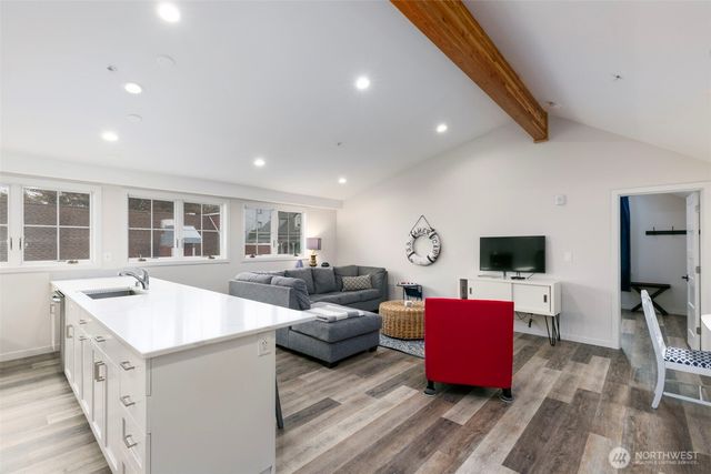 10 Front Street NW, Coupeville, WA 98239