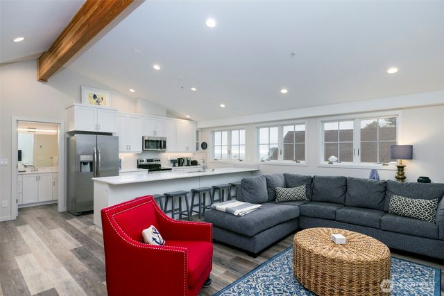 10 Front Street NW, Coupeville, WA 98239