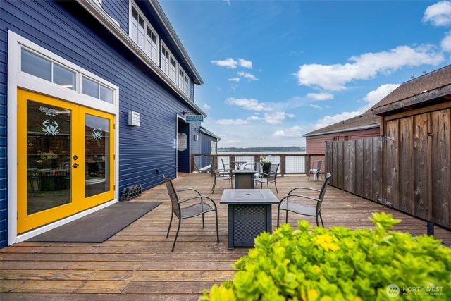 10 Front Street NW, Coupeville, WA 98239