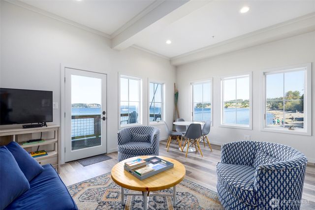 10 Front Street NW, Coupeville, WA 98239