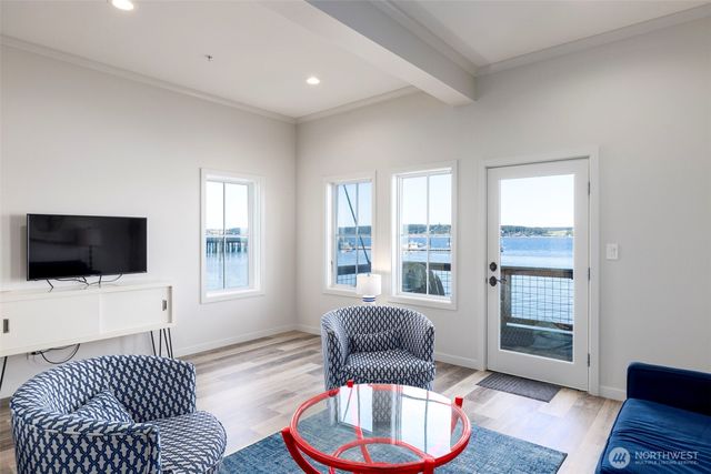 10 Front Street NW, Coupeville, WA 98239