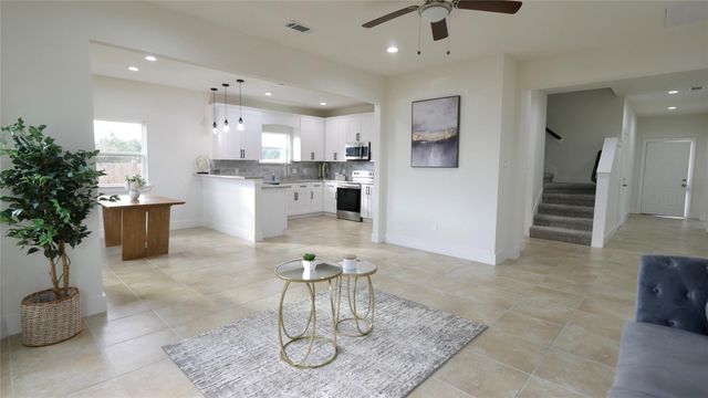 1189 County Road 5100, Cleveland, TX 77327