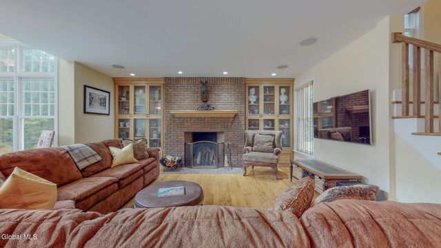 9 Stable Lane, Saratoga Springs, NY 12866