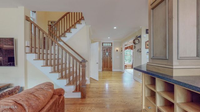 9 Stable Lane, Saratoga Springs, NY 12866
