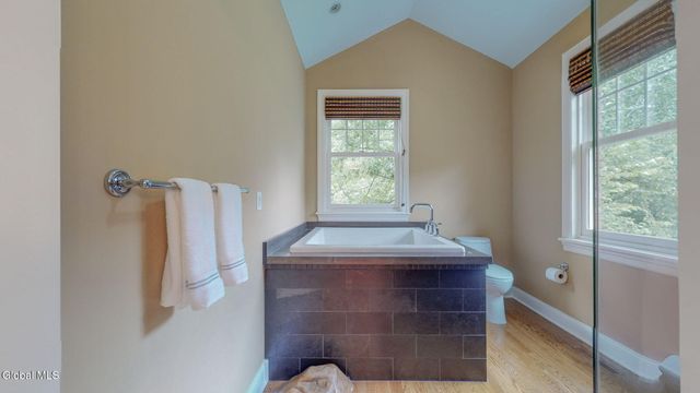 9 Stable Lane, Saratoga Springs, NY 12866