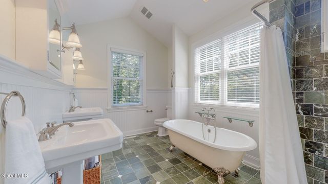 9 Stable Lane, Saratoga Springs, NY 12866