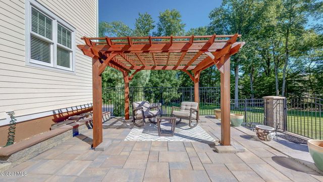 9 Stable Lane, Saratoga Springs, NY 12866