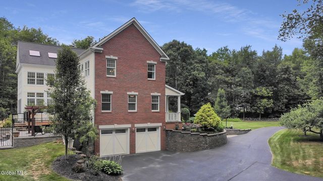 9 Stable Lane, Saratoga Springs, NY 12866