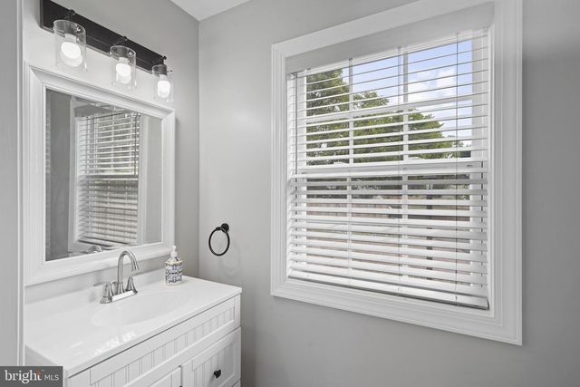 8321 MAPLEWOOD DR, Manassas, VA 20111