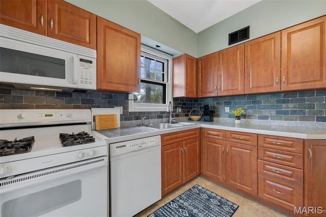 439 N Laclede Station Road, St Louis, MO 63119