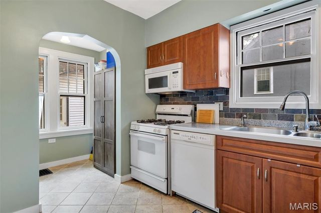439 N Laclede Station Road, St Louis, MO 63119