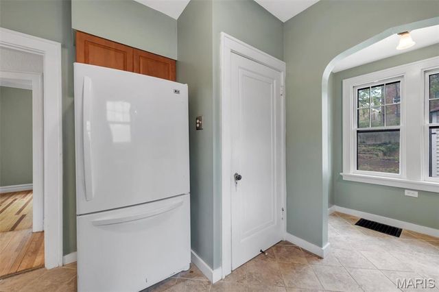 439 N Laclede Station Road, St Louis, MO 63119
