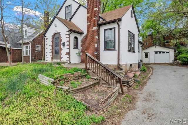 439 N Laclede Station Road, St Louis, MO 63119
