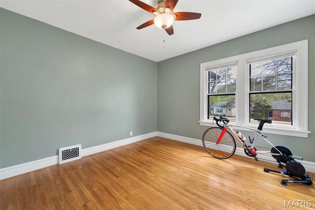439 N Laclede Station Road, St Louis, MO 63119