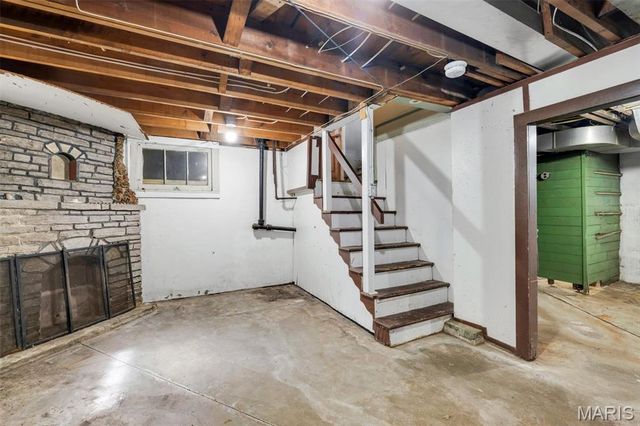 439 N Laclede Station Road, St Louis, MO 63119