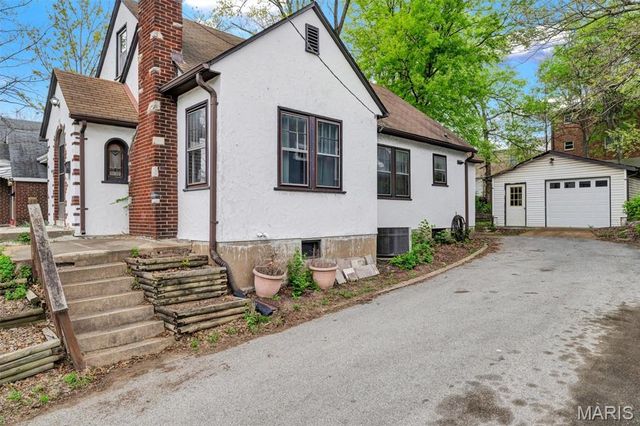 439 N Laclede Station Road, St Louis, MO 63119