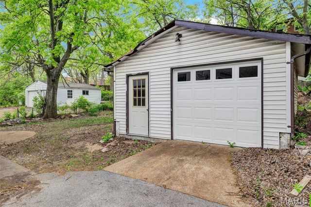439 N Laclede Station Road, St Louis, MO 63119