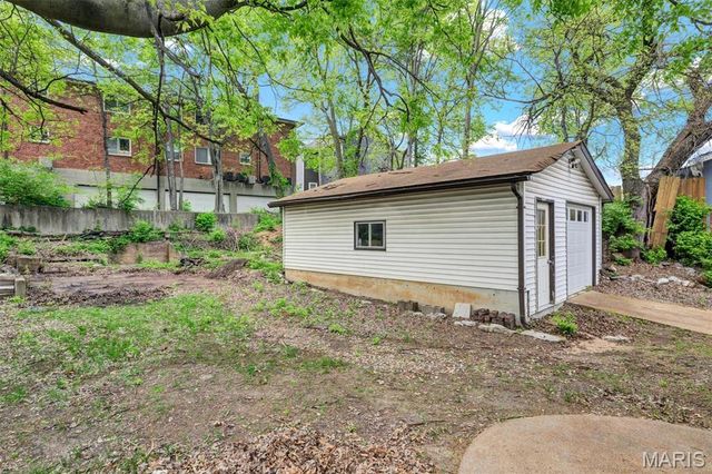 439 N Laclede Station Road, St Louis, MO 63119
