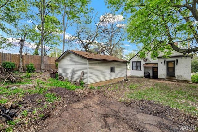 439 N Laclede Station Road, St Louis, MO 63119