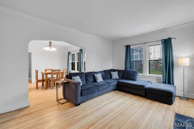 439 N Laclede Station Road, St Louis, MO 63119