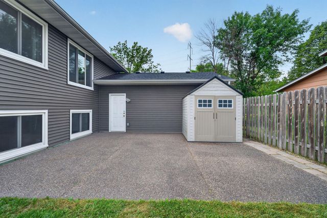 9466 Irving Avenue N, Brooklyn Park, MN 55444