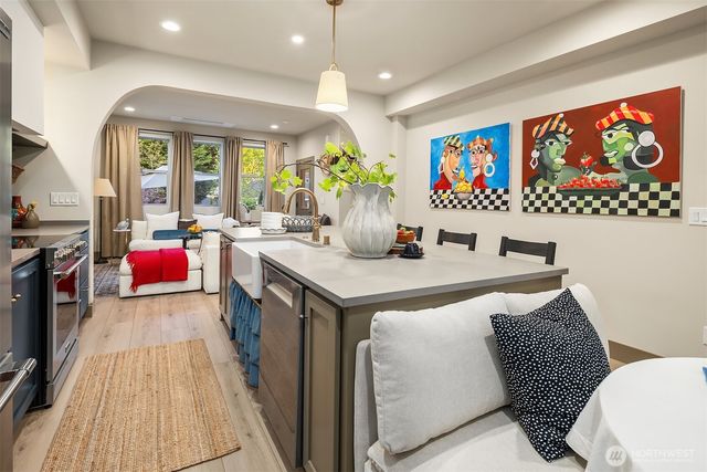 5037 25th Avenue SW, Seattle, WA 98106