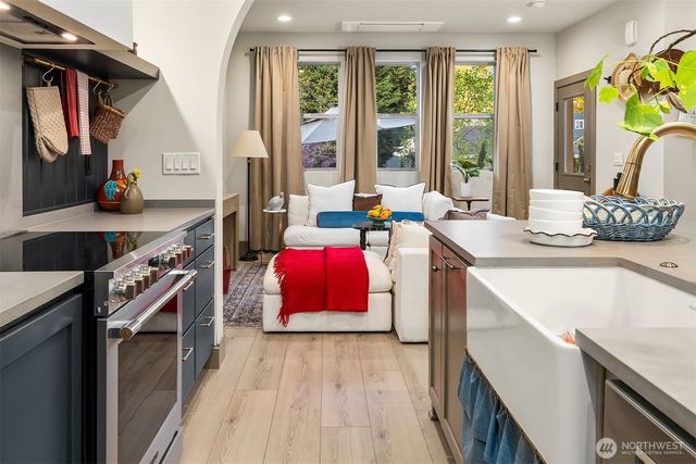 5037 25th Avenue SW, Seattle, WA 98106