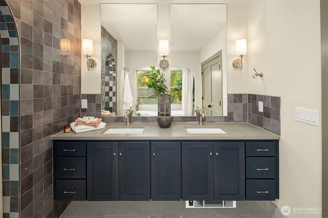 5037 25th Avenue SW, Seattle, WA 98106