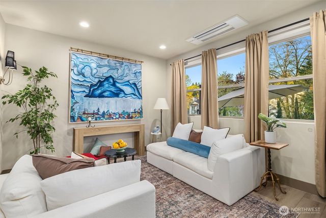 5037 25th Avenue SW, Seattle, WA 98106